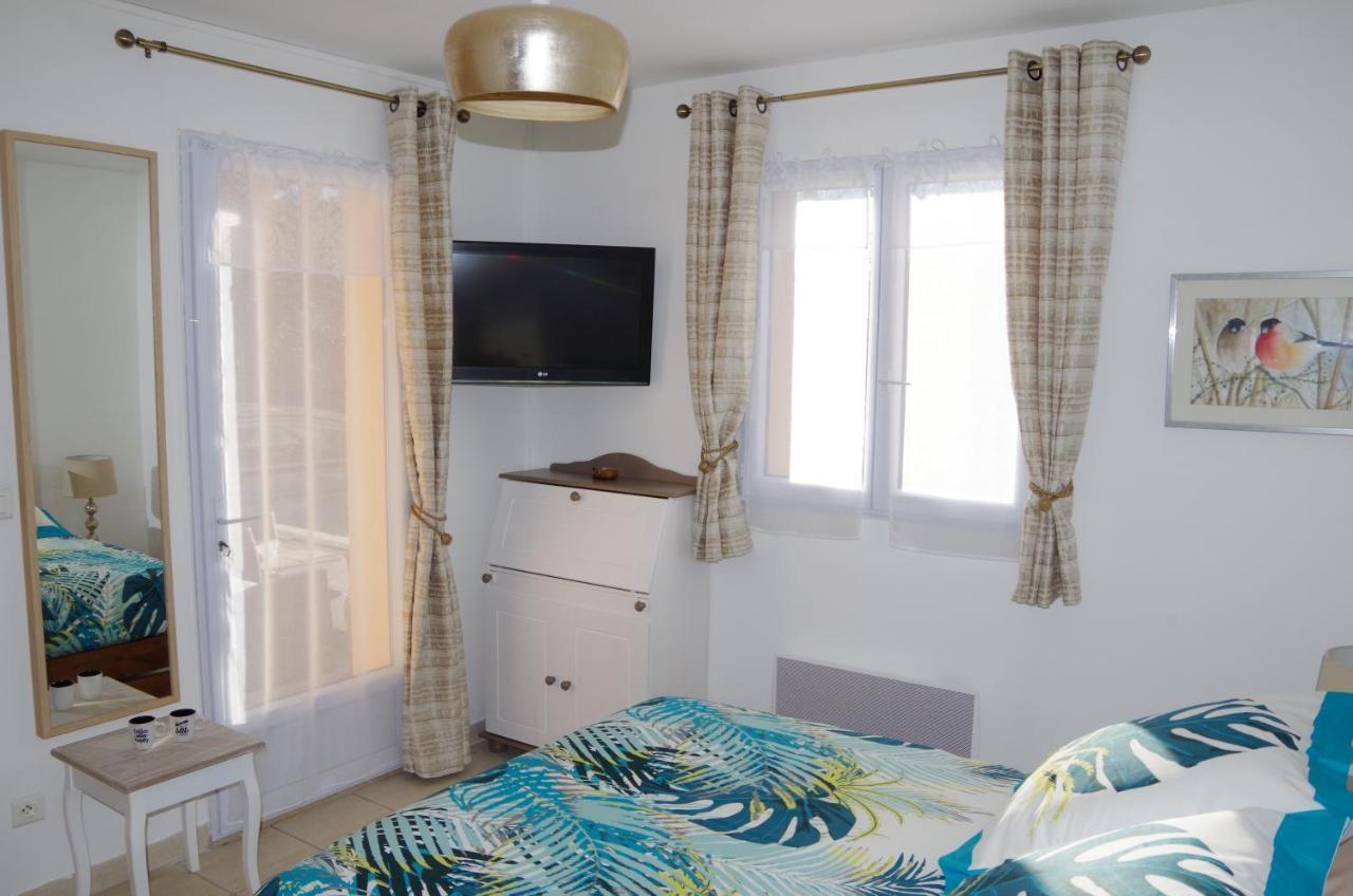 Lou Pebre D'Ai Bed and Breakfast Régusse Eksteriør billede